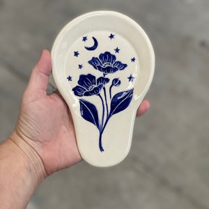 Blue Poppy Moon and Stars Spoon Rest image 1