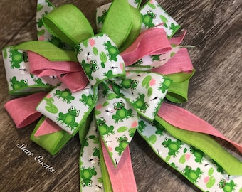 Frog Wreath bow. Frog ribbon. Frog decor Summer wreath bow. Frog Summer bows. Pink and green bows. Summer decor. Summer decorations