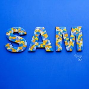 Letras de cerâmica com ornamento em mosaico, sinal de iniciais, arte alfabética, sinal de palavra personalizado