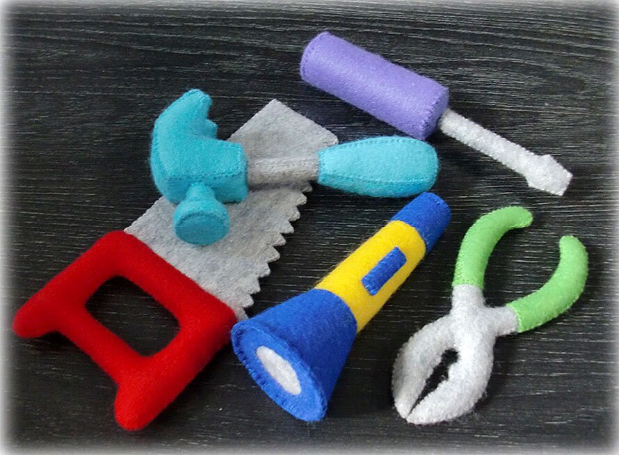 ...step-by-step photo instructions for making your own Felt Play Tools Set ...