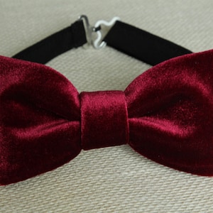 Wired Indoor Outdoor Burgundy Velvet Bow (1.5