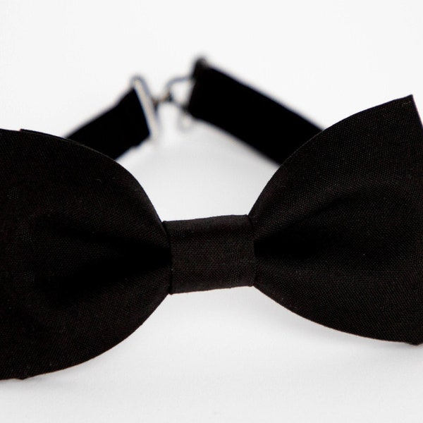 Black bow tie, mens solid black bowtie, black cotton bow tie, wedding bow tie, groomsmen, grooms bow tie, pre-tied bow tie, pocket square
