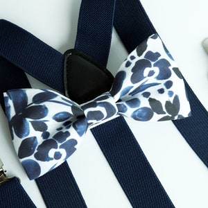 Navy floral bow tie and navy suspenders set, boho rustic wedding, mens grooms groomsmen bow tie, blue boys bow tie, ring bearer outfit