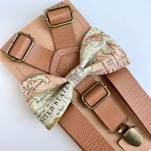 Conjunto de pajarita con mapa y tirantes de piel sintética color canela, boda rústica vintage, pajarita para novios y niños, traje de portador de anillos, regalo para viajeros