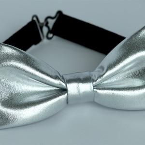 Silver mens bow tie, metallic wedding bowtie, groomsmen bow tie, ringboy, ringbearer bow tie, shiny boys bow tie, Christmas bow tie, kids