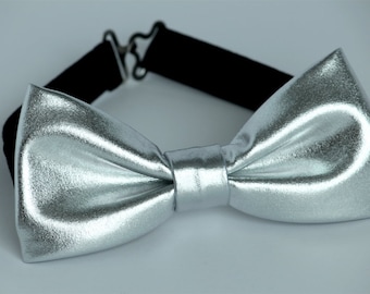 Silver mens bow tie, metallic wedding bowtie, groomsmen bow tie, ringboy, ringbearer bow tie, shiny boys bow tie, Christmas bow tie, kids