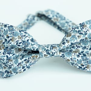 Dusty blue floral bow tie, pocket square, mens grooms bow tie,kids boys ring bearer bow tie, wedding bowtie, white blue taupe floral bow tie