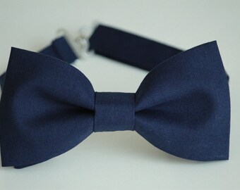 Navy bow tie, navy blue bow ties for men, blue boys bow tie, wedding bow tie, groom bowtie, groomsmen bow tie, ring bearer bow tie, ringboy