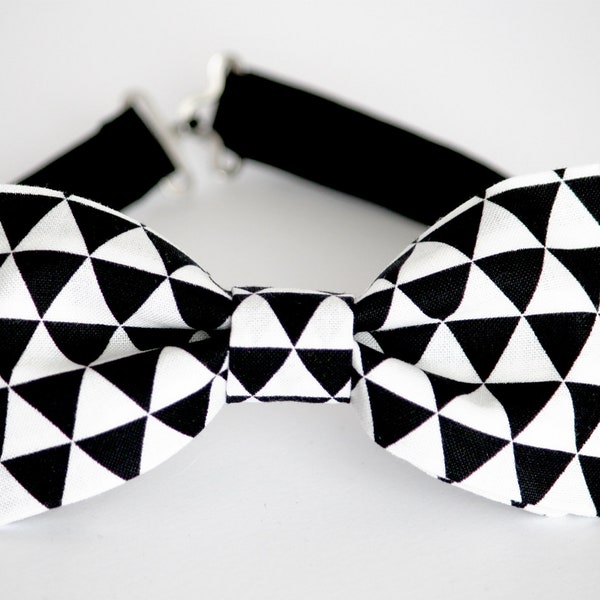 Black white triangles bow tie, geometric bow tie, black white bowtie, mens bow tie, gift for him, boys bow tie, party bow tie, prom