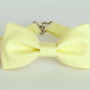 Pale yellow bow tie, light yellow bow tie, wedding bow tie, groomsmen bow tie, ringboy bow tie, groom bow tie, summer bow tie, lemon bow tie