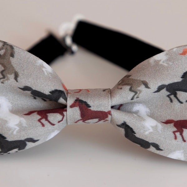 Derby mens bow tie, horse racing bowtie, kids boys bow tie with horses