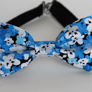 Blue floral bow tie, wedding blue bowtie, grooms groomsmen bow tie, blue flowers boys bow tie, ringboy, ring bearer bow tie, spring bow tie