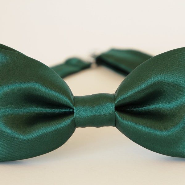 Hunter green satin bow tie, dark green silky mens bow tie, wedding green bow tie, groom, groomsmen bow tie, Christmas bow tie, gift for him