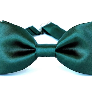 Hunter green satin bow tie, dark green silky mens bow tie, wedding green bow tie, groom, groomsmen bow tie, Christmas bow tie, gift for him