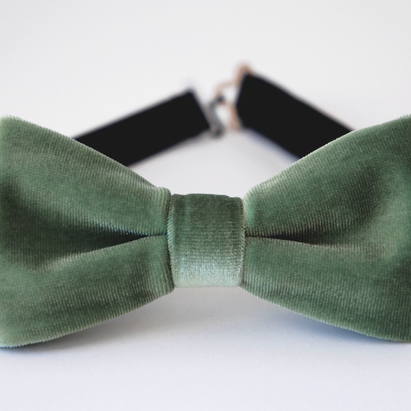 Sage velvet bow tie, sage green velvet wedding bow tie, grooms groomsmen bow tie, kids boys ringboy sage bow tie