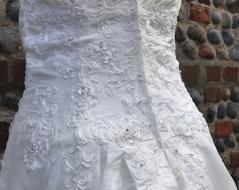 Retro ivory bridal dress