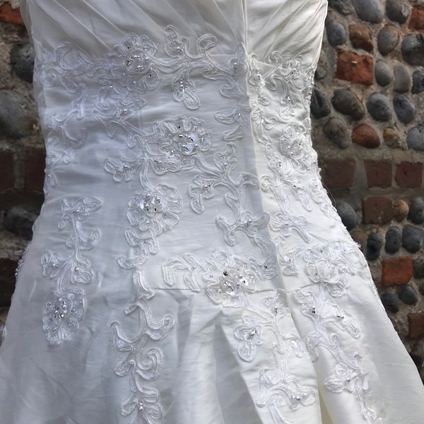 Retro ivory bridal dress
