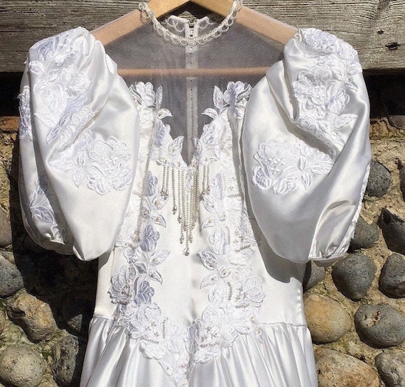 Vintage 80s puff sleeve wedding dress