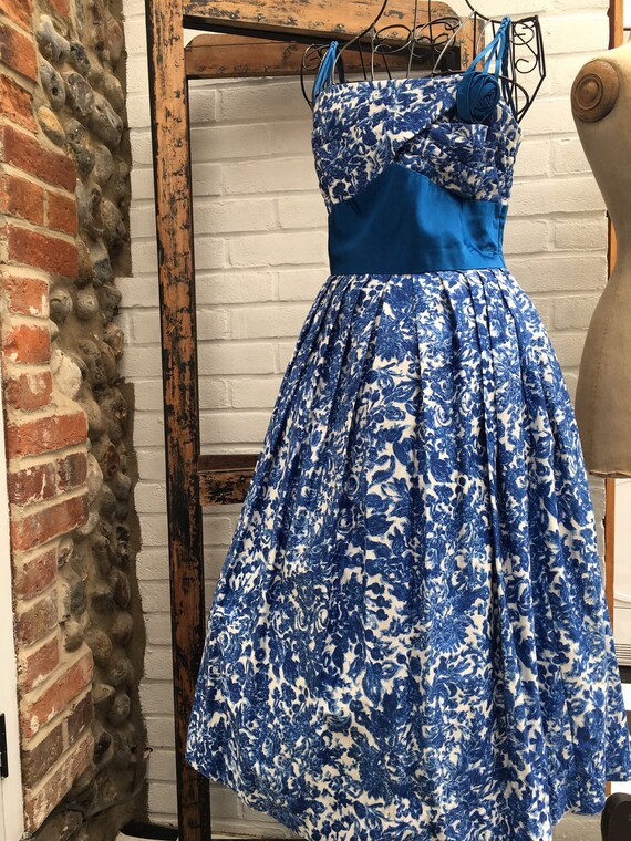 Vintage 1950s floral print dress - image 3