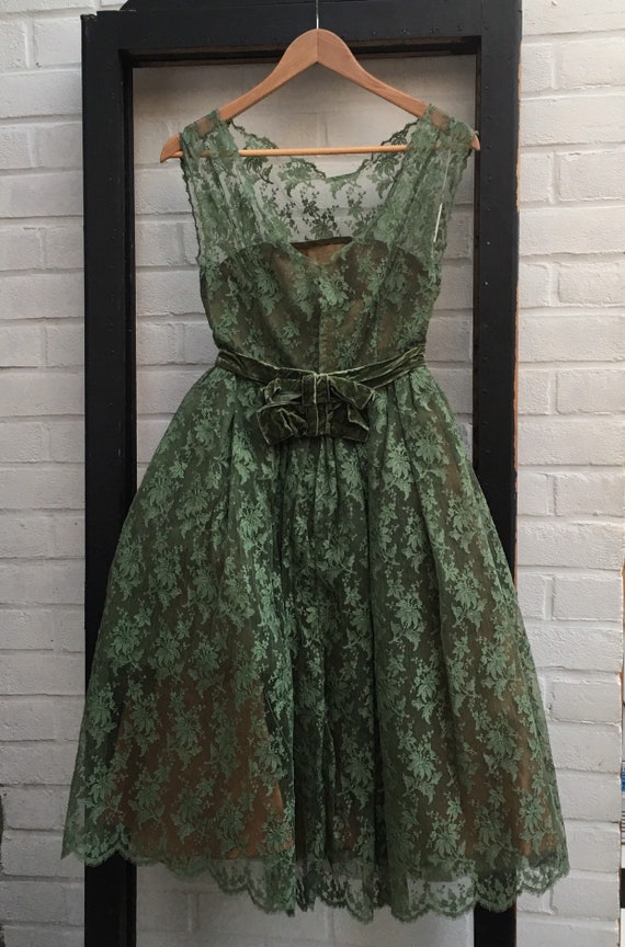 1950s Hardy Amies lace dress - image 2