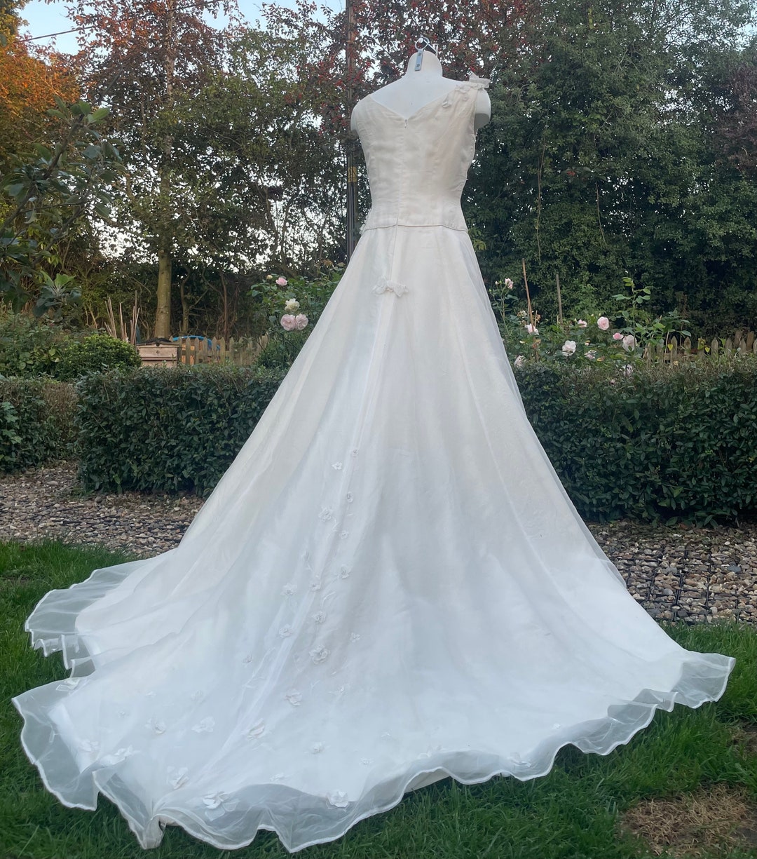 SIGNATURE DRESS WITH SILK ORGANZA RIBBONS