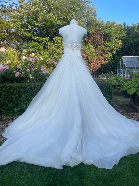 Preloved bridal dresses 2025