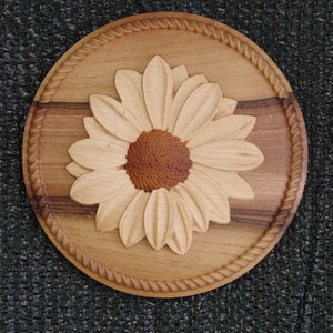 DAISY massieve houten gesneden intarsia gemaakt van 3 houtsoorten WALNOOT + ESDOORN + Appel