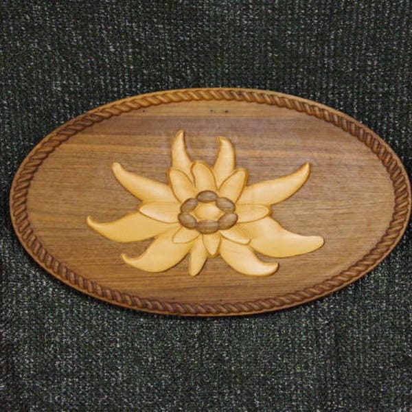 EDELWEISS en bois massif sculpté INTARSIA fabriqué à partir de 2 sortes de bois NOYER + Érable