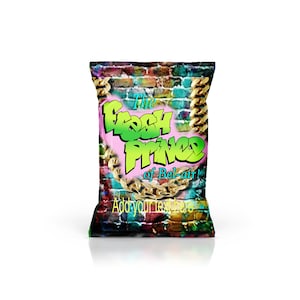 Puede incluir: Una bolsa de patatas fritas con un diseño de estilo graffiti que presenta las palabras "The Fresh Prince of Bel-Air" en letras verdes y amarillas. La bolsa está sobre un fondo blanco.
