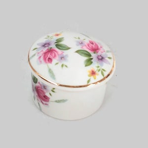 Vintage English pill box , gift idea