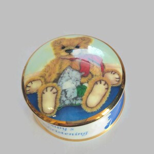Vintage signed  English &quot;AYSHFORD&quot; pill box , gift idea