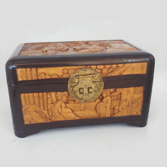made in China pre-2000. Pair of vintage hexagonal Chinese wooden trinket boxes lacquered exterior and fabric-lined interior with fitted lid
