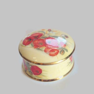 Vintage signed  English &quot;AYSHFORD&quot; pill box , gift idea