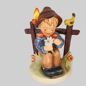 Hummel Goebel Figurine &quot;She loves me &quot; No174\96 vintage from 1955