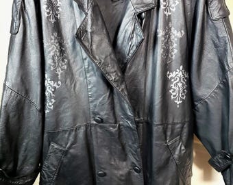 Vintage zwarte leren trenchcoat XL uit de jaren 80 – Thinsulate, zilveren stickers