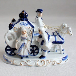 Vintage Keramikstatue, Pferdewagen, Dame im Wagen, weiße und blaue Keramikfigur, Made Japan, Sammlerfigur, handgefertigt, Raumdekor