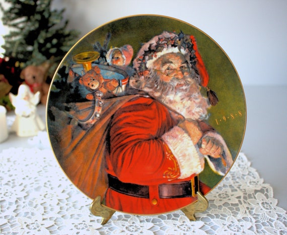 AVON the Magic That Santa Brings 1988 Vintage Christmas Plate