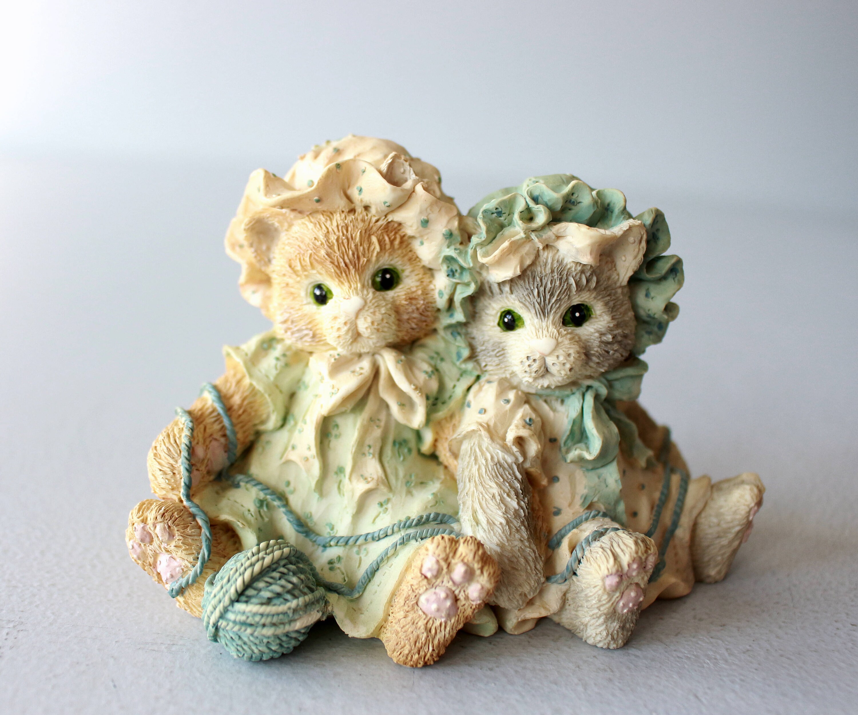 Vintage Lipper & Mann Cat Figurine – Kitsch & Color
