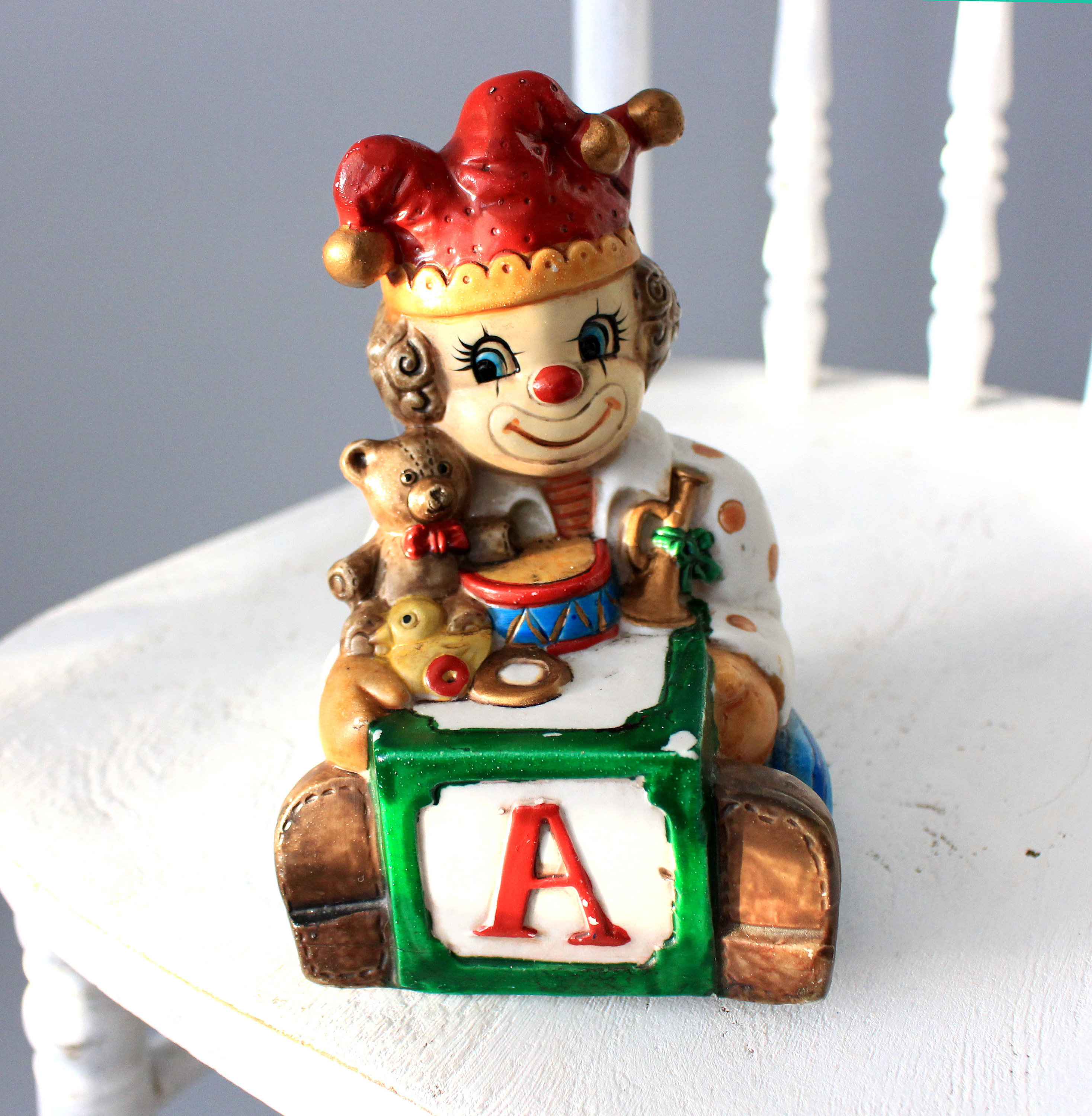 Poupée de collection vintage en porcelaine bisque Pierrot larme clown de collection en tenue noir et blanc - France