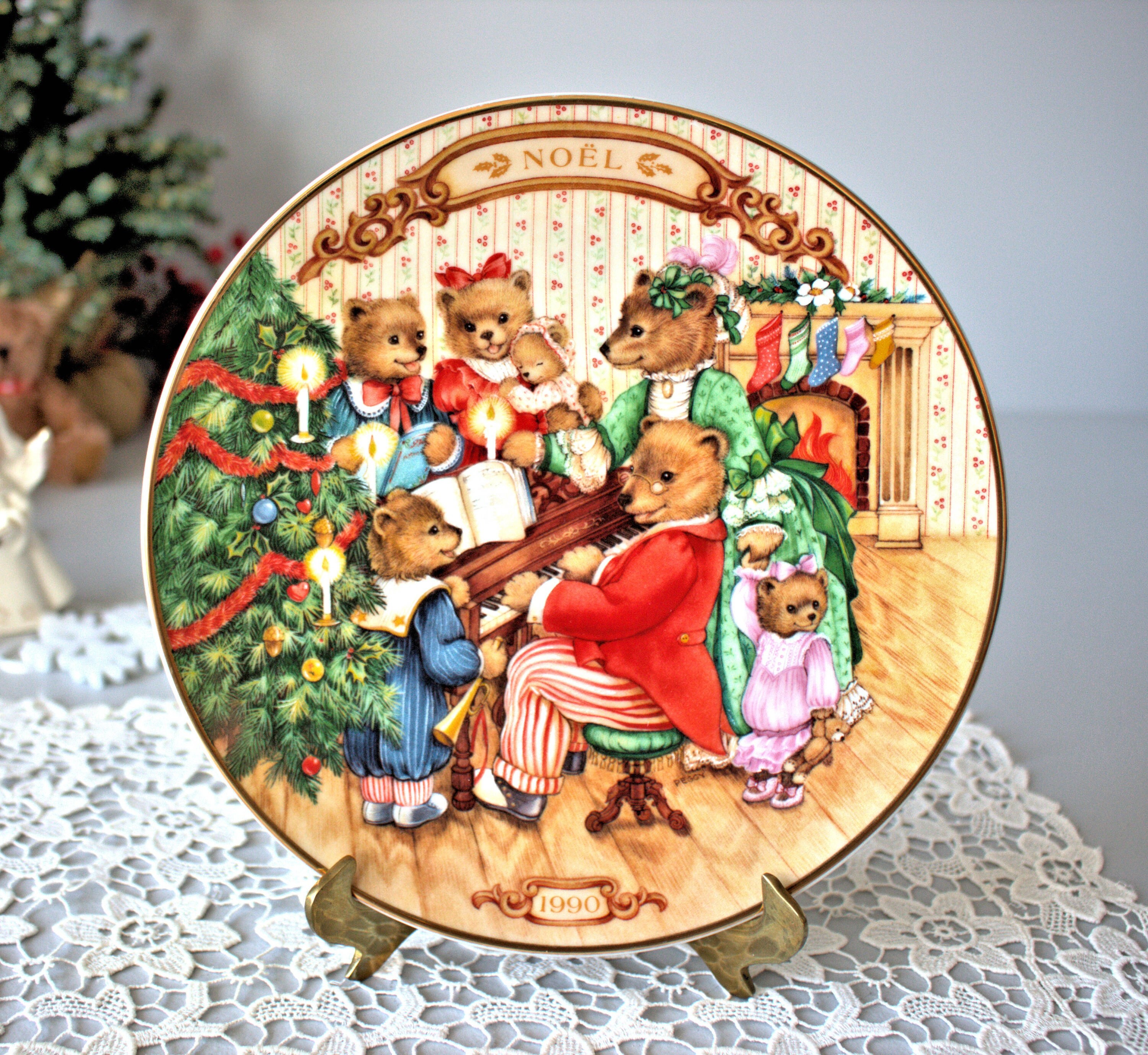AVON 'together for Christmas' 22K Gold Trim, 1990 Plate, Bear