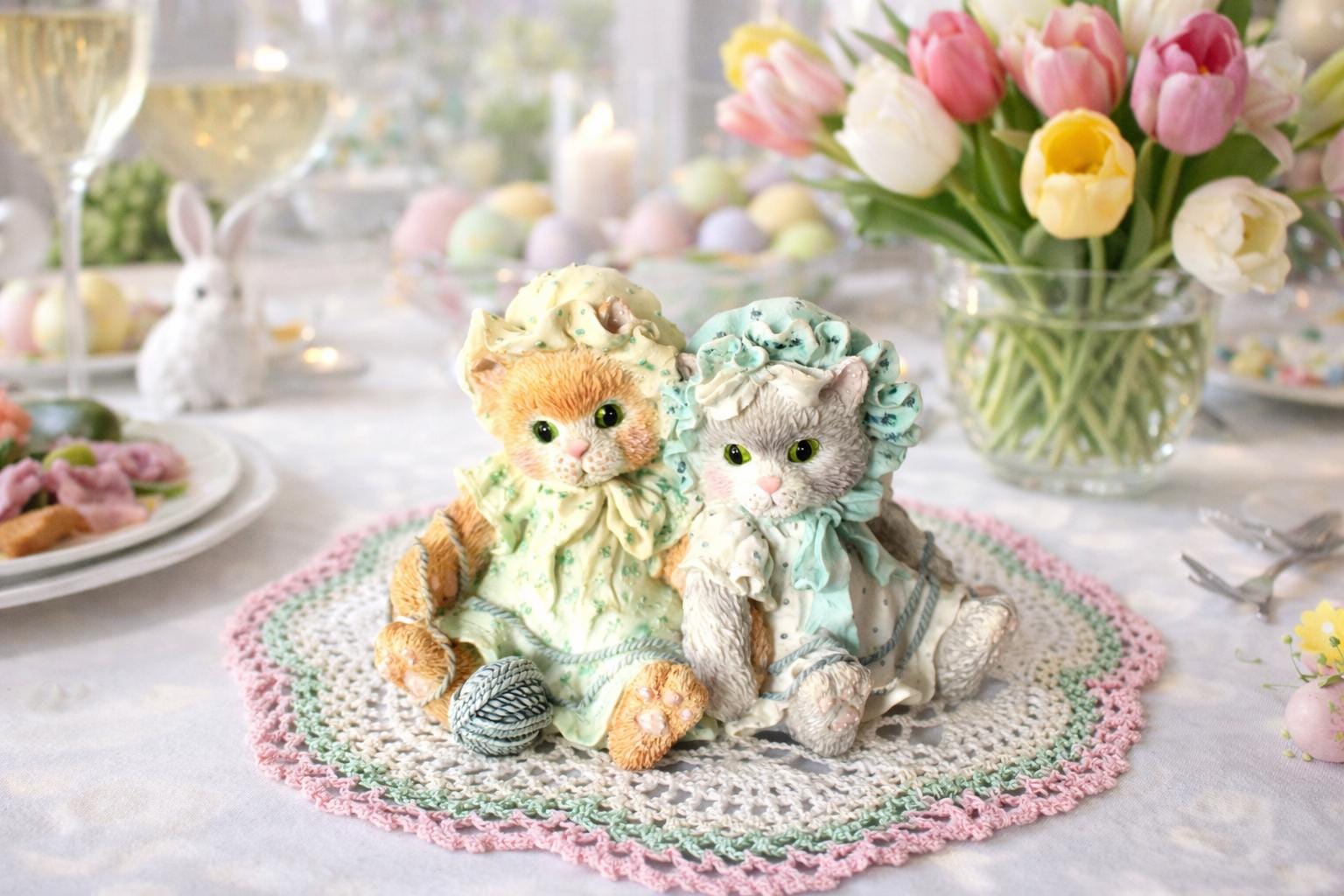 Calico Kittens Resin Figurine: Vintage Enesco Collectible Cat