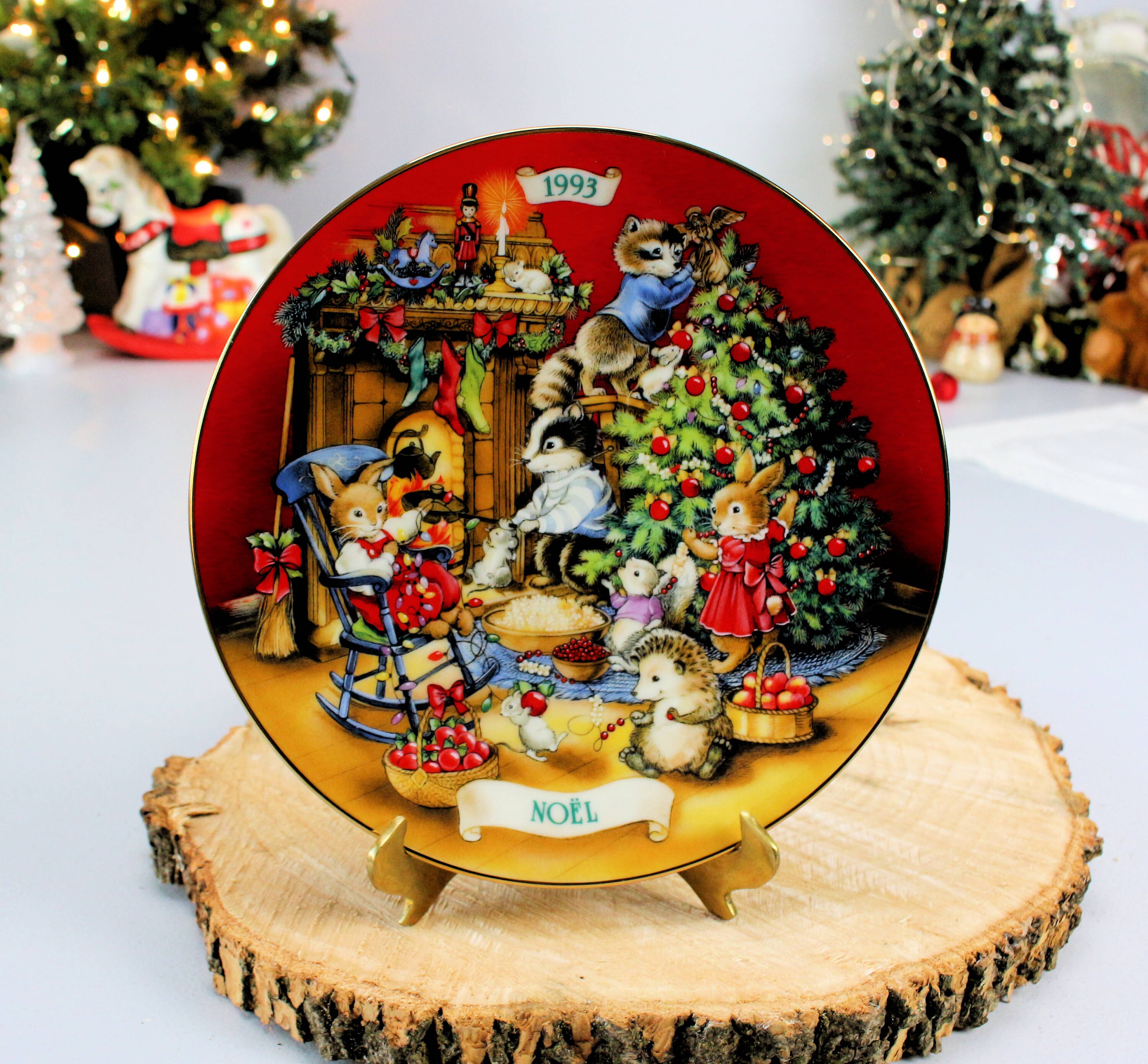 AVON Christmas Plate 'sharing Christmas With Friends',1993