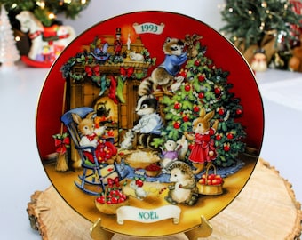 AVON Christmas Plate 'sharing Christmas With Friends',1993 AVON Christmas Plate 'sharing Christmas With Friends',1993