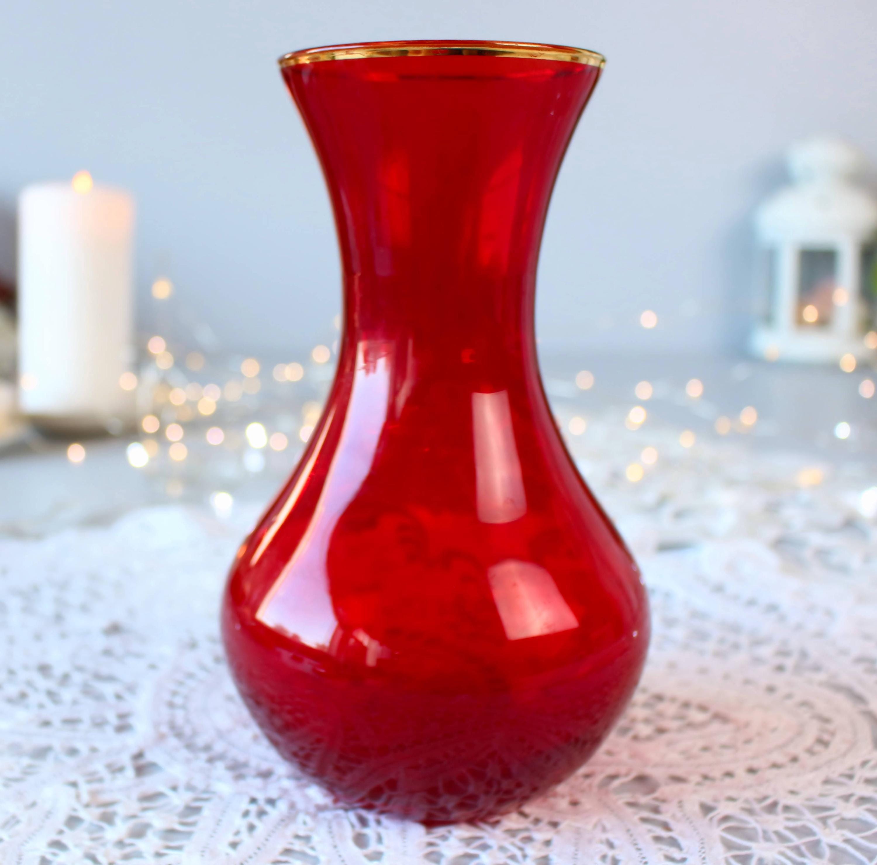 ヴィンテージ ベネチアン レッド 花瓶：手描きの花柄エナメル、金縁