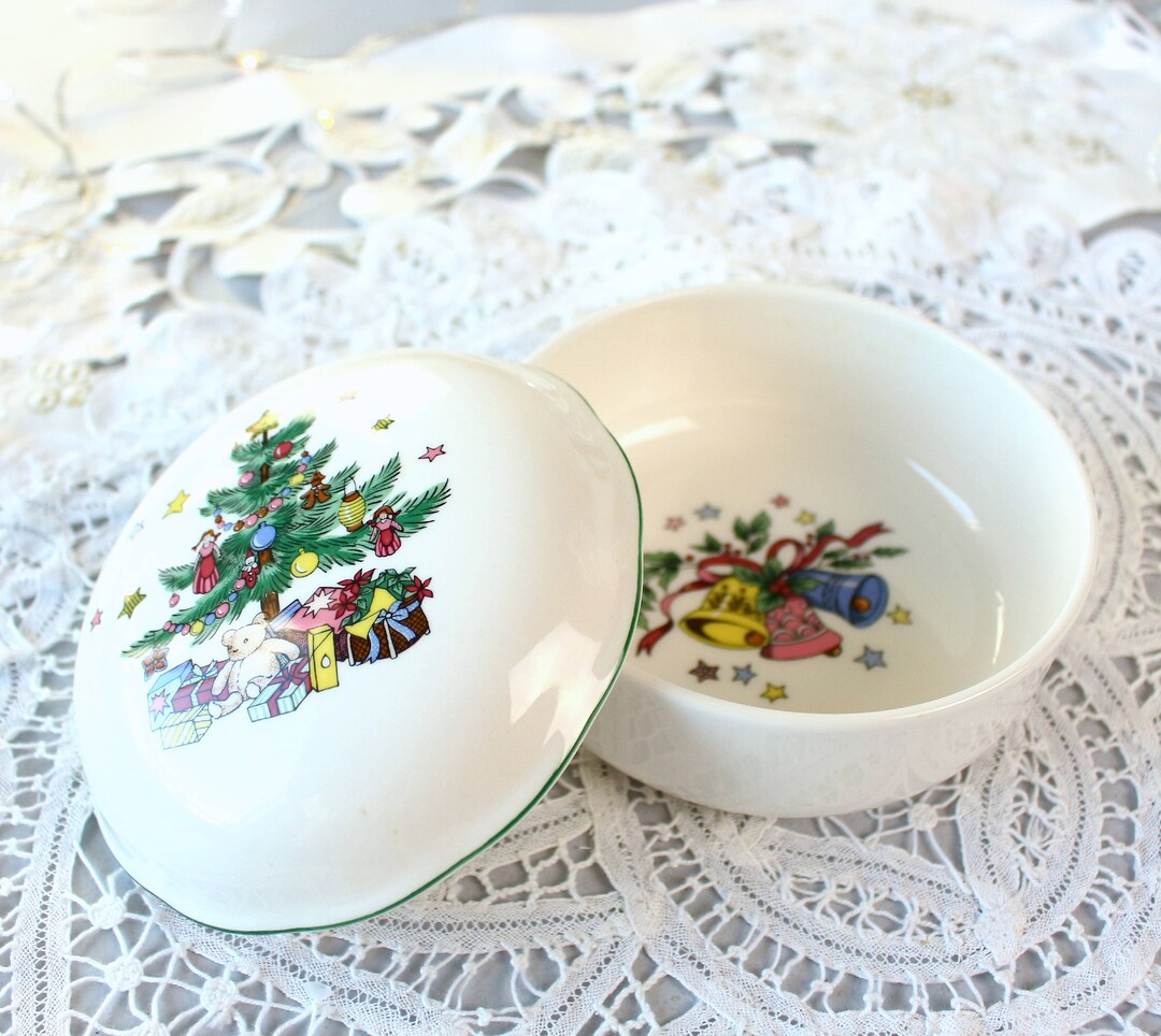 NIKKO Small Christmas Bowl, Vintage Christmastime Dish, Japan, Candy