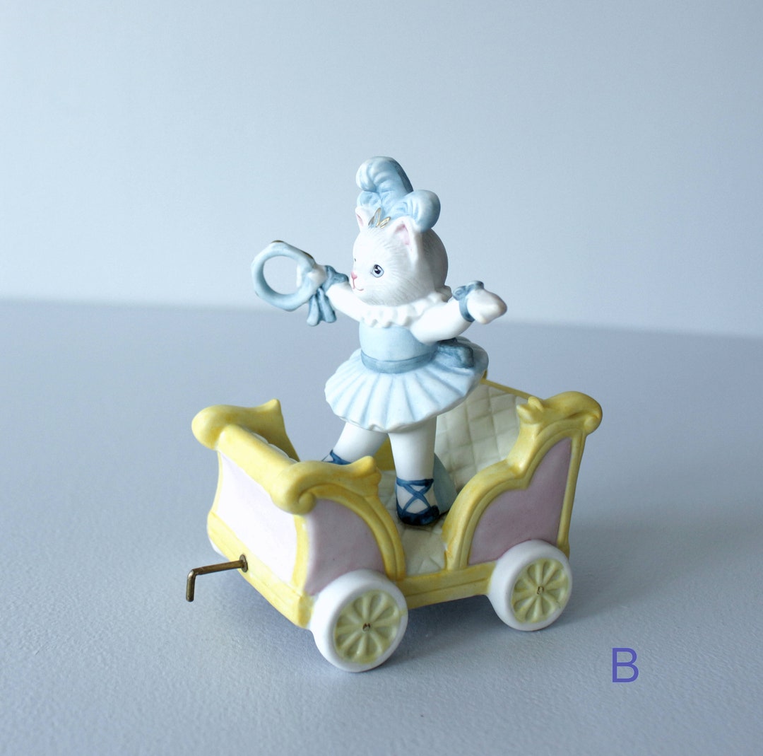 KITTY CUCUMBER 'priscilla' Figurine, Circus Train Ceramic Cat