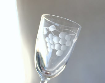 Vintage Etched Grape Shot Glasses, 2oz Liqueur Glassware, Set of 5