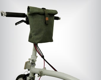 Roll top handlebar bag for Brompton enthusiasts. Water resistant, sturdy and minimalistic.