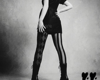 Leggings estilo bobo da corte em tons de cinza, inspiradas em filmes mudos - Preto e Cinza / Monocromáticas, estilo noir, meia-calça retrô com tema de circo, Arlequim, fantasia de palhaço.