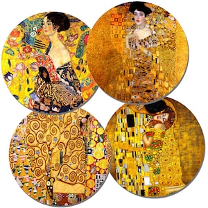 Può includere: Set di quattro sottobicchieri rotondi con dipinti famosi di Gustav Klimt. Ogni sottobicchiere rappresenta un dipinto diverso, tra cui "Il Bacio", "Giuditta e Oloferne", "L'Albero della Vita" e "Ritratto di Adele Bloch-Bauer I".